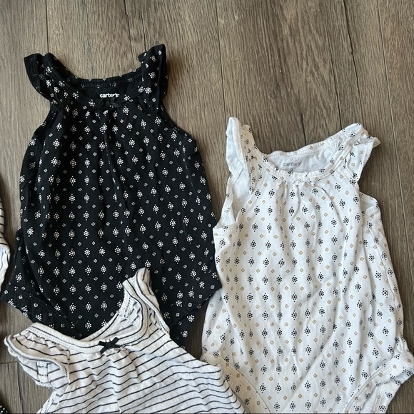 SOLD Bundle of 4 Stylish Onesies - Picture 3 of 11